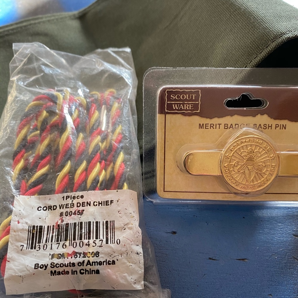 Boy Scout sash, Merit badge pin,Cord web den chief